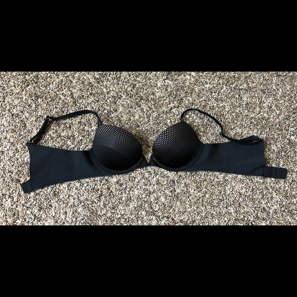 32A Victoria Secret bra